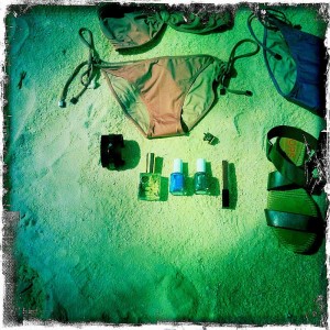 Maldives - What to Wear - Minimal Sporty beach essentials 