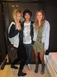 Ibiza street style glamour party club friends cool chic fashion