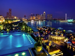 singapore fullerton bay hotel luxury lantern bar night view