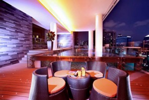 singapore sleeping luxury hotel accomodation quincy bar