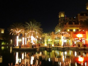 souk madinat dubai night