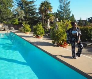 Bonnie-Rakhit-Jacques-Vert-pool-side-fashion