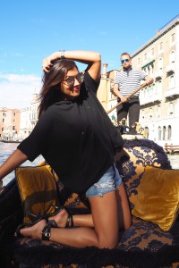 Style Traveller Bonnie Rakhie gondola fashion