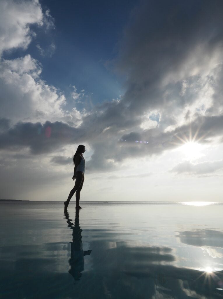 Amilla_fushi_swimming_pool_bonnie_rakhit_style_traveller_maldives_best_infinty_pool